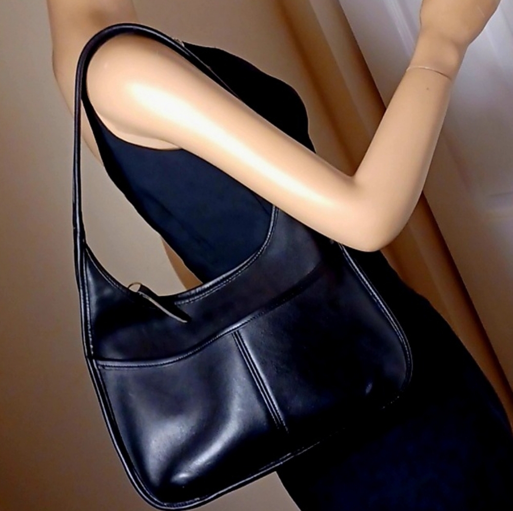 VINTAGE COACH BLACK ERGO POCKET ZIP BAG 9033